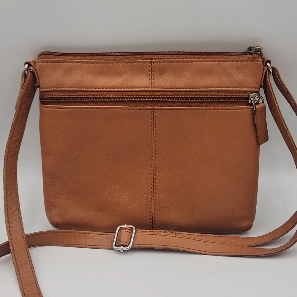 G.H. Bass & Co Brown Leather Crossbody‎ Bag Zip Top Small